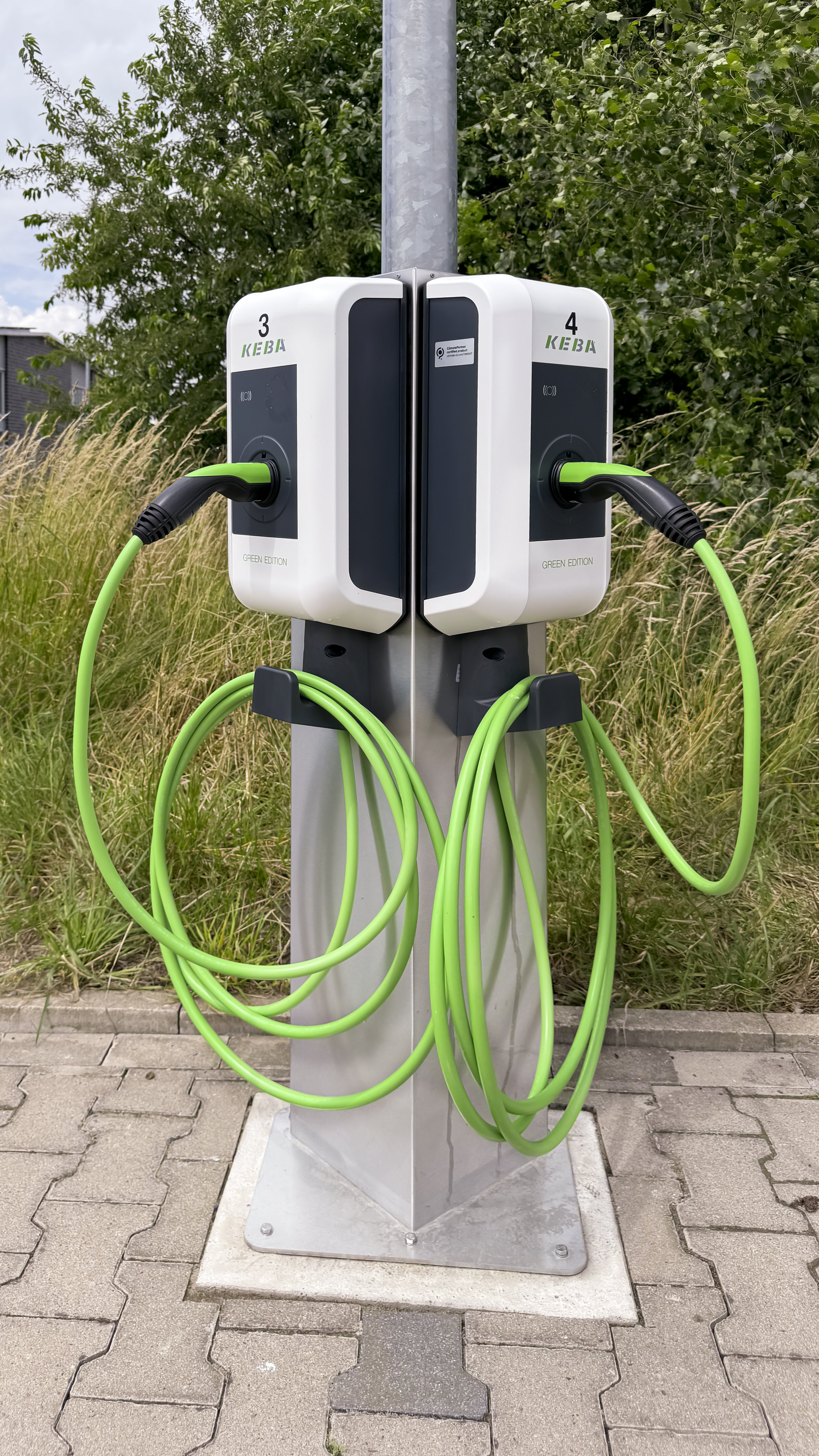 Edelstahlhaus Ladesäule installiert von br-elektro-solar.de